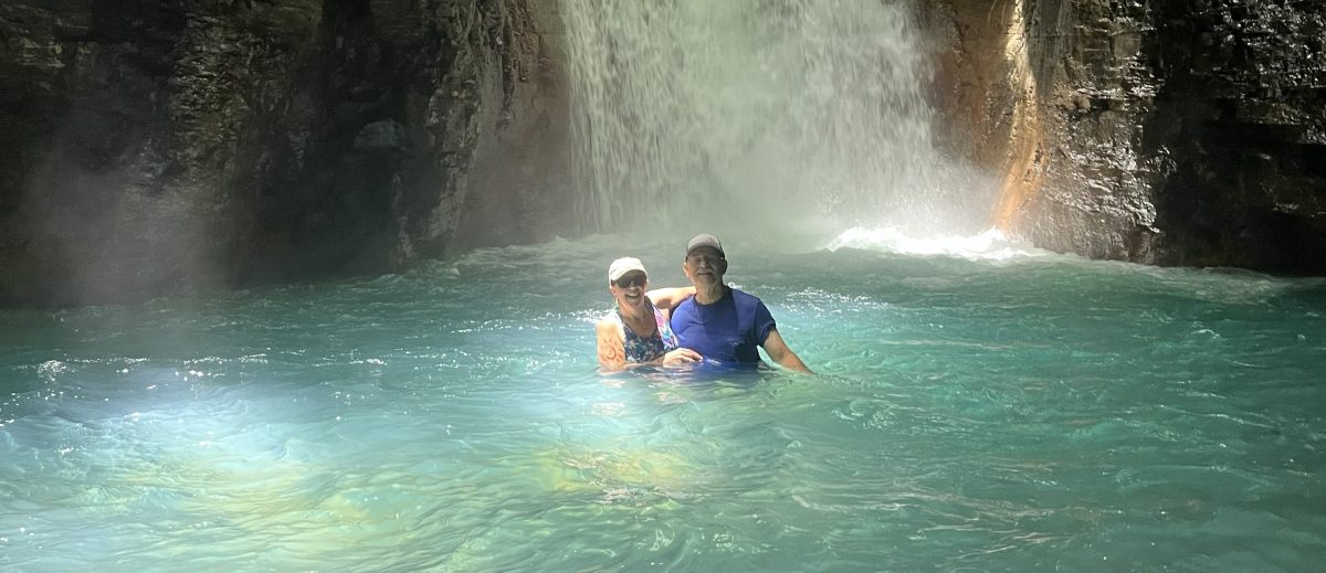 La Leona Waterfall vs Río Celeste: Which Costa Rica Waterfall Should You Visit?